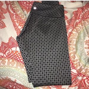 Lulu Lemon Wonder Under size 8